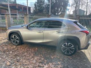 LEXUS UX 250h usata, con USB