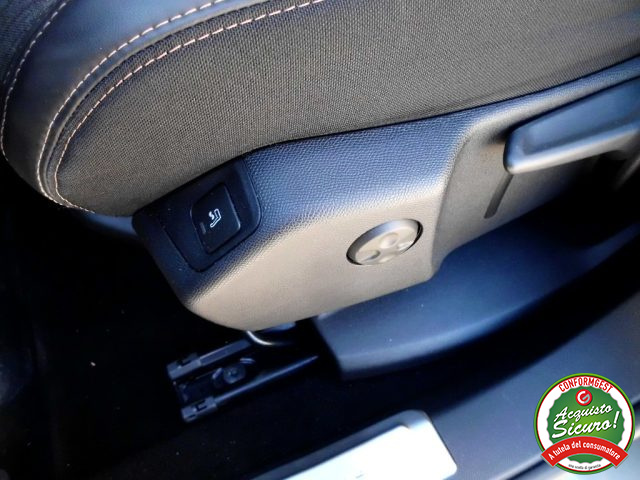 PEUGEOT 5008 usata, con Volante in pelle