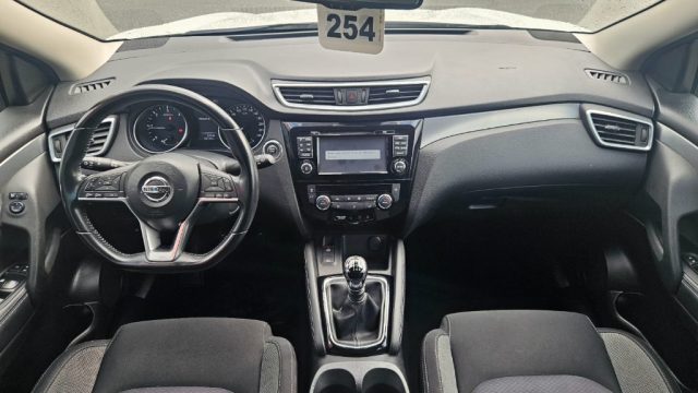NISSAN Qashqai usata, con Fari LED