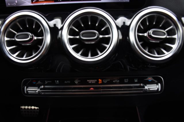 MERCEDES-BENZ GLA 250 usata, con Volante in pelle