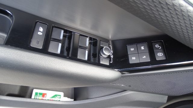 LAND ROVER Range Rover Velar usata, con Pneumatici quattro stagioni