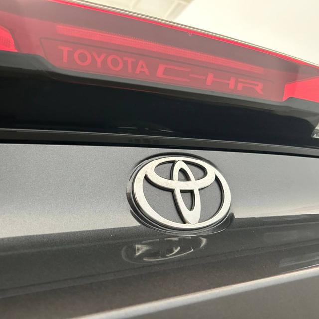 TOYOTA C-HR usata, con Sensori di parcheggio anteriori