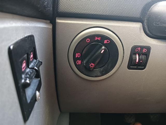 VOLKSWAGEN New Beetle usata 18