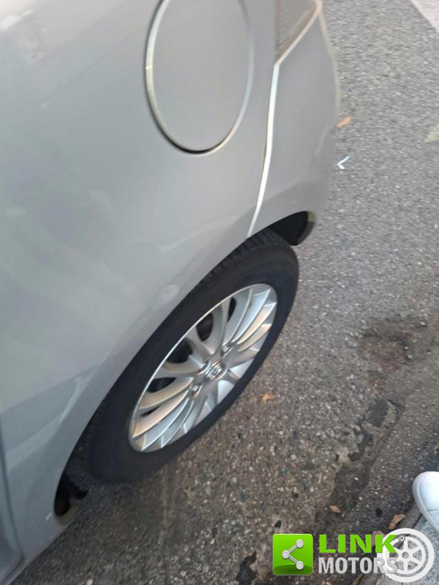 TOYOTA Yaris usata 17