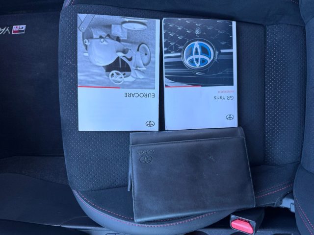 TOYOTA Yaris usata, con Fari LED