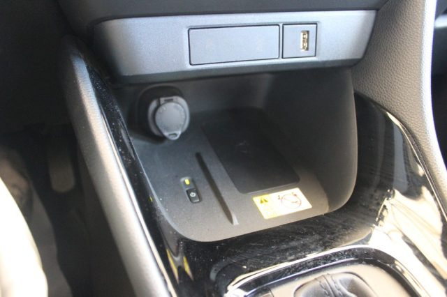TOYOTA Yaris usata, con Fari LED
