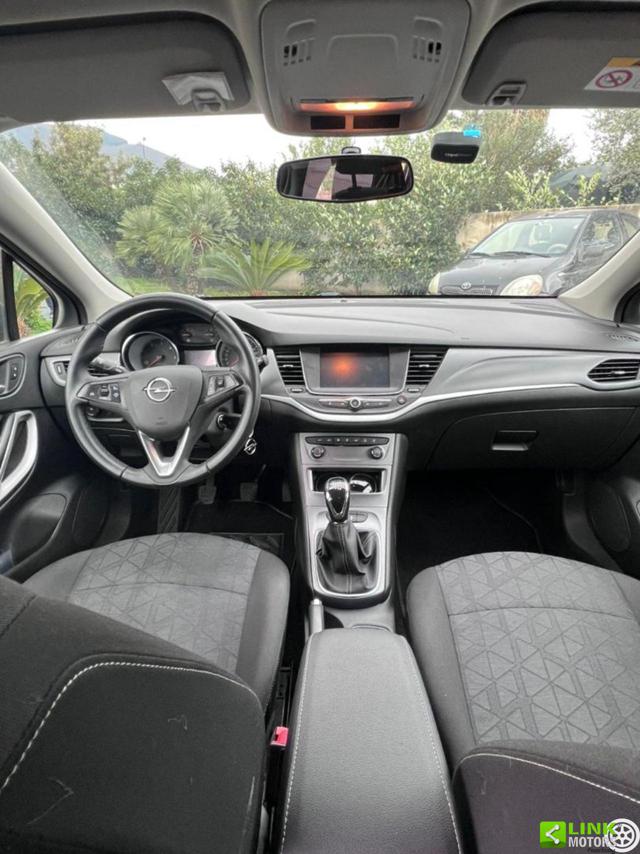 OPEL Astra usata, con Fari LED