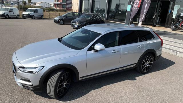 VOLVO V90 Cross Country usata, con Leve al volante