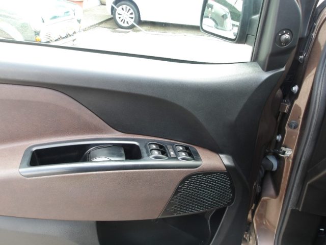 FIAT Doblo usata, con Specchietti laterali elettrici