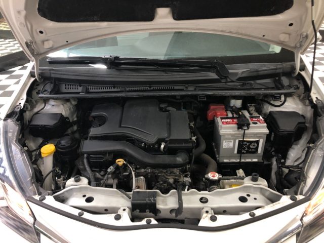 TOYOTA Yaris usata 18