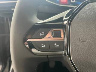 PEUGEOT 2008 usata, con Sensori di parcheggio posteriori