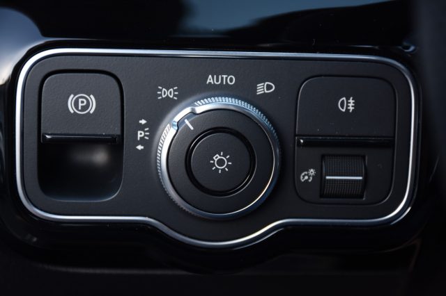 MERCEDES-BENZ CLA 180 usata, con USB