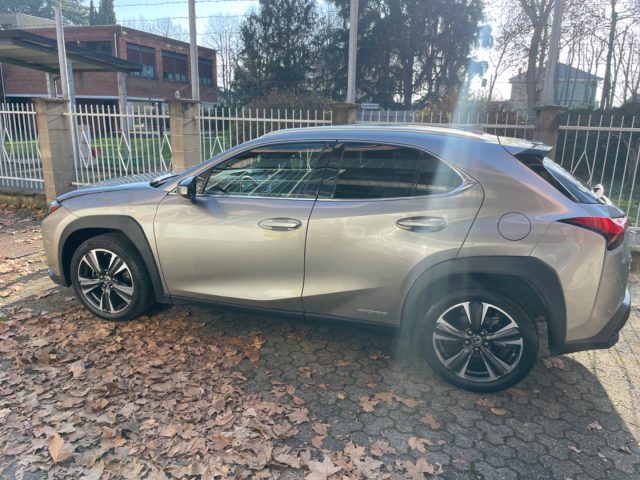 LEXUS UX 250h usata, con USB