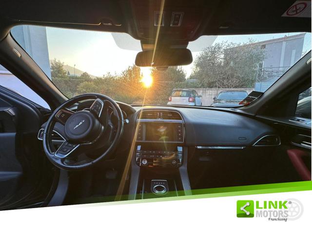JAGUAR F-Pace usata, con Park Distance Control