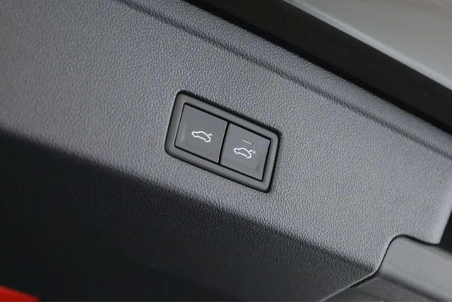 VOLKSWAGEN Touareg usata, con Controllo automatico clima