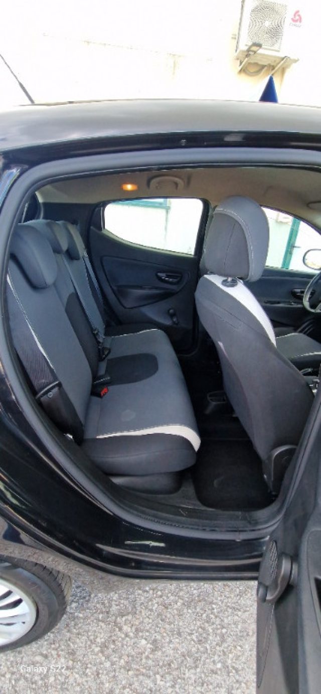 LANCIA Ypsilon usata, con Autoradio