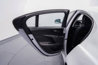 JAGUAR XE usata, con Sensore di pioggia
