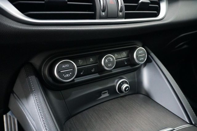 ALFA ROMEO Stelvio usata, con Volante in pelle