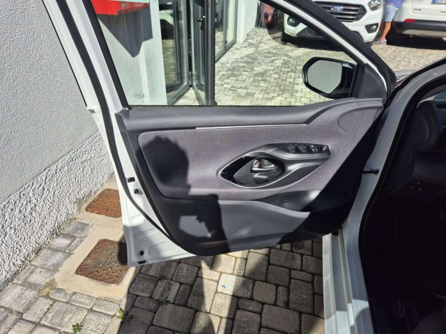 TOYOTA Yaris usata, con Autoradio