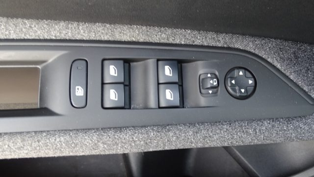 PEUGEOT 3008 usata 57