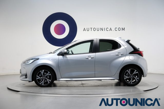 TOYOTA Yaris usata, con Fari LED