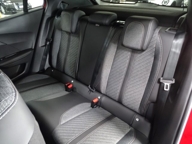 PEUGEOT 2008 usata, con Vetri oscurati