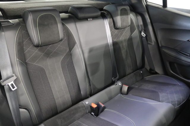 PEUGEOT 2008 usata, con Sensori di parcheggio posteriori