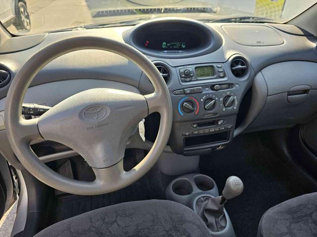 TOYOTA Yaris usata 11