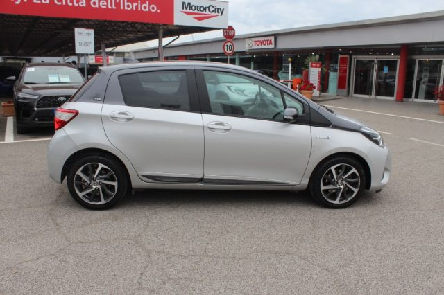 TOYOTA Yaris usata, con Specchietti laterali elettrici