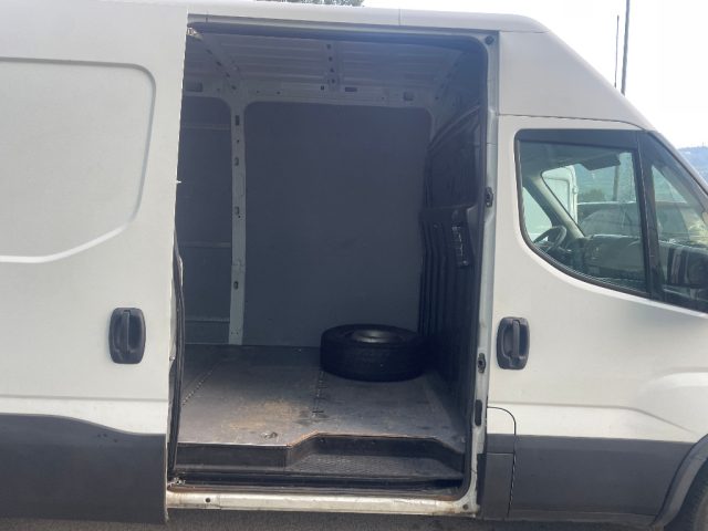 IVECO Daily usata, con Bluetooth