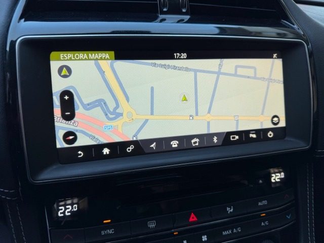 JAGUAR F-Pace usata, con Leve al volante