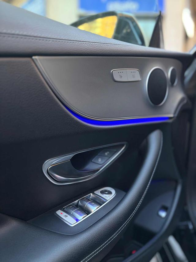 MERCEDES-BENZ E 220 usata, con Alzacristalli elettrici