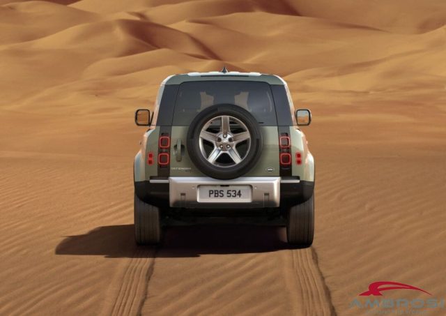 LAND ROVER Defender usata 2