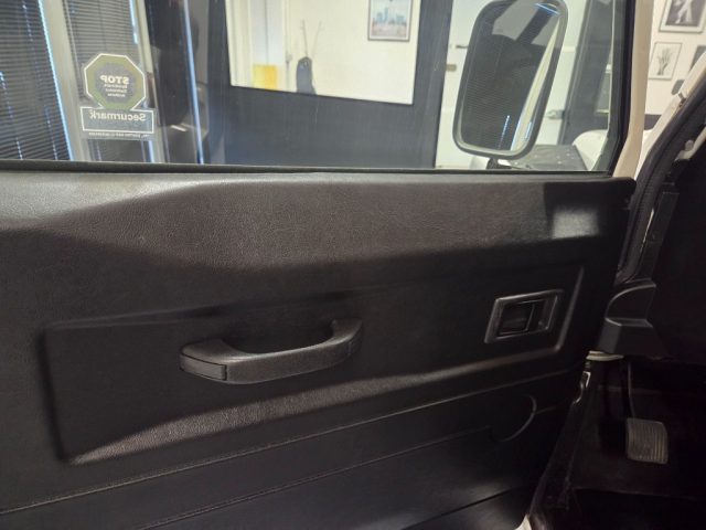 LAND ROVER Defender usata 19