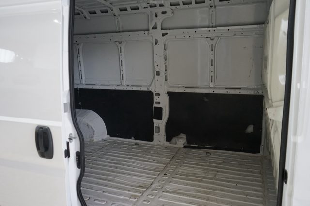 PEUGEOT Boxer usata, con Touch screen