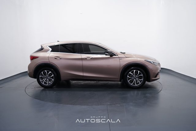 INFINITI Q30 usata, con Autoradio
