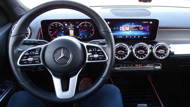 MERCEDES-BENZ GLB 200 usata, con Controllo automatico clima