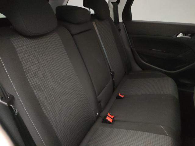 PEUGEOT 308 usata, con Leve al volante