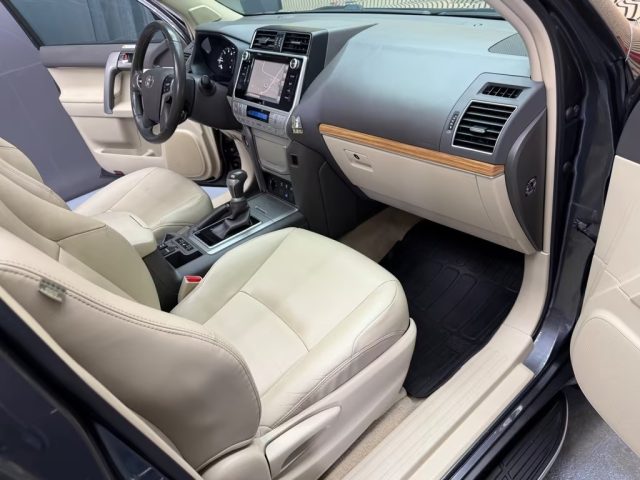 TOYOTA Land Cruiser usata, con Sedili riscaldati