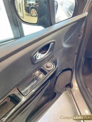 RENAULT Clio usata, con Sedile posteriore sdoppiato