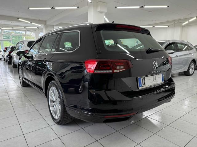 VOLKSWAGEN Passat Variant usata, con Fari LED