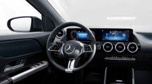 MERCEDES-BENZ GLA 200 usata, con Autoradio