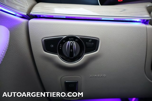 MERCEDES-BENZ E 220 usata, con Autoradio digitale