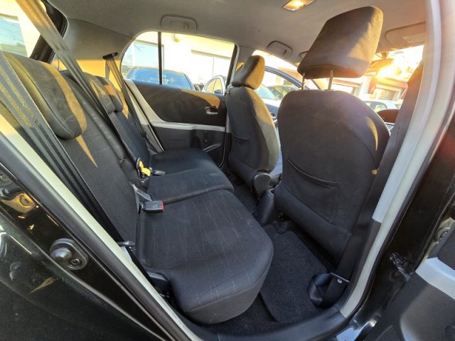 TOYOTA Yaris usata, con Specchietti laterali elettrici
