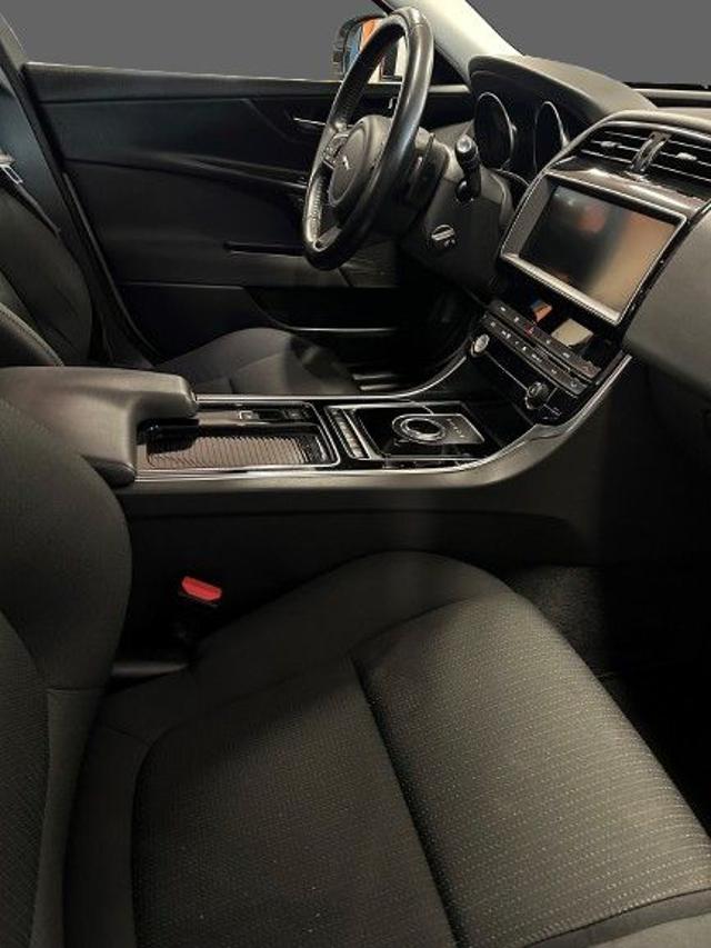 JAGUAR XE usata, con Airbag