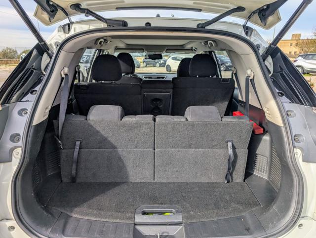 NISSAN X-Trail usata, con USB