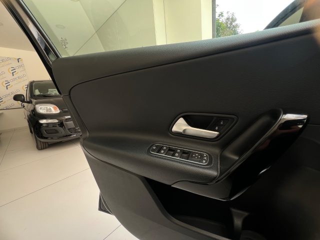 MERCEDES-BENZ A 180 usata, con Schermo multifunzione interamente digitale