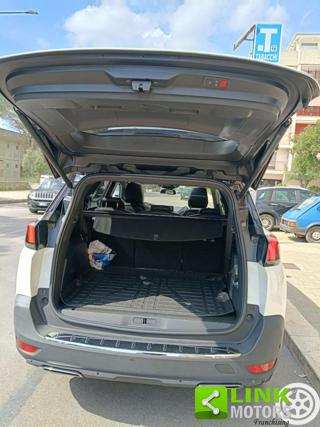 PEUGEOT 5008 usata, con Isofix