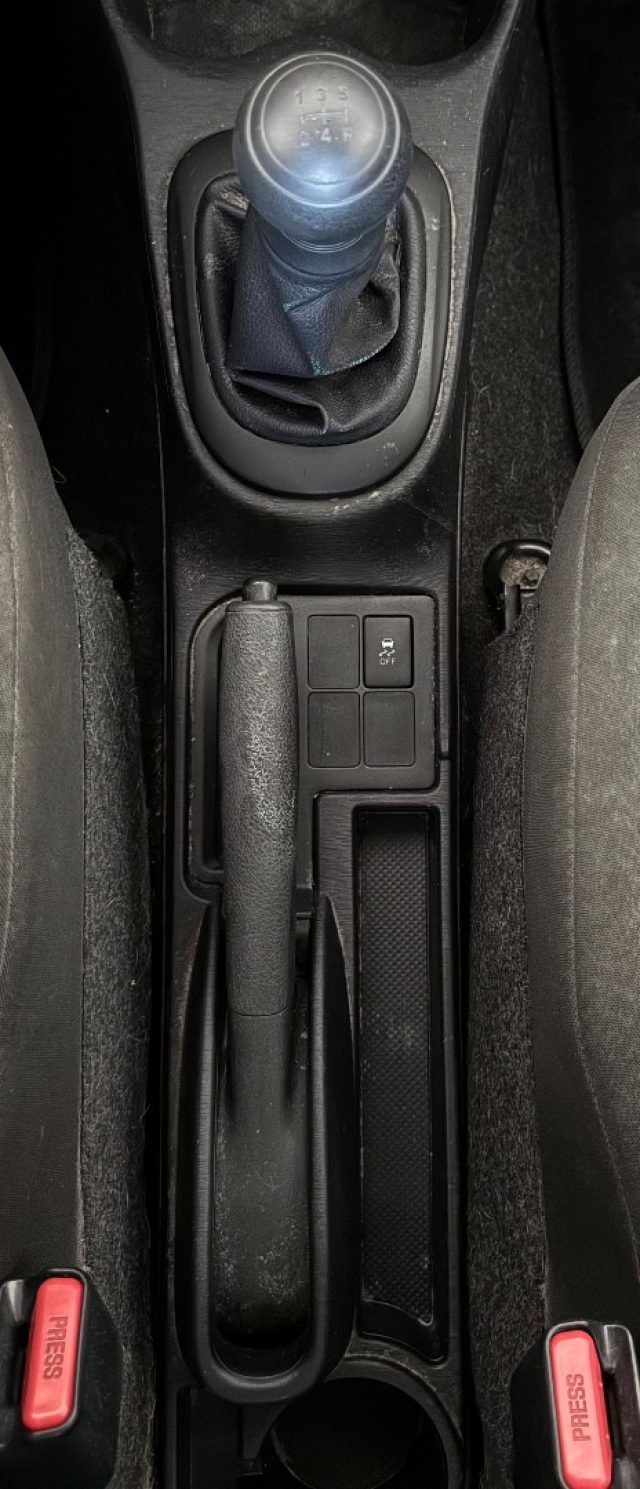 TOYOTA Yaris usata 19