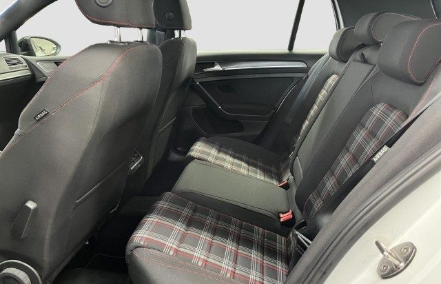 VOLKSWAGEN Golf GTI usata, con MP3